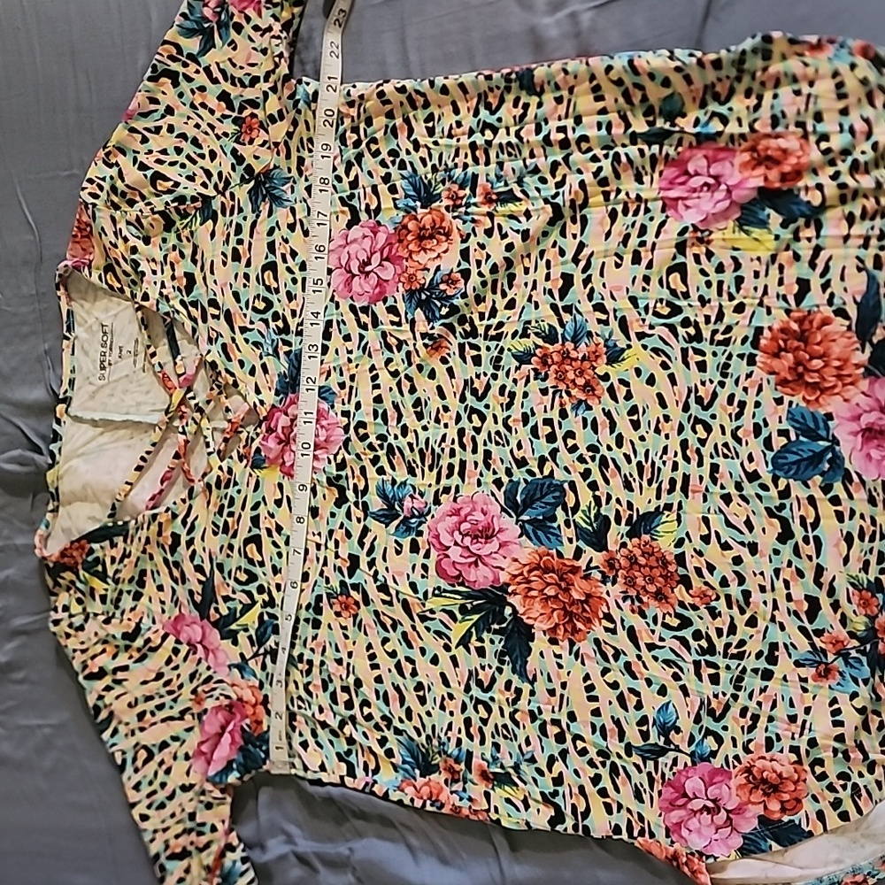 Women's top - Picture 3 of 6